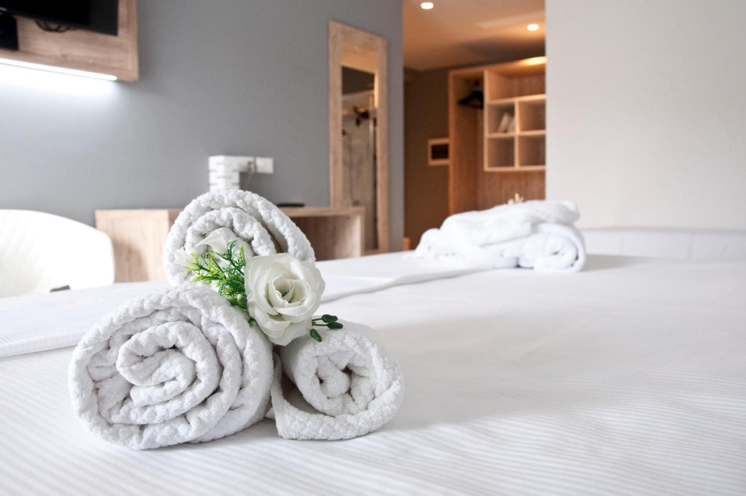 Ambruosi Village Resort & Spa Massignano Luaran gambar