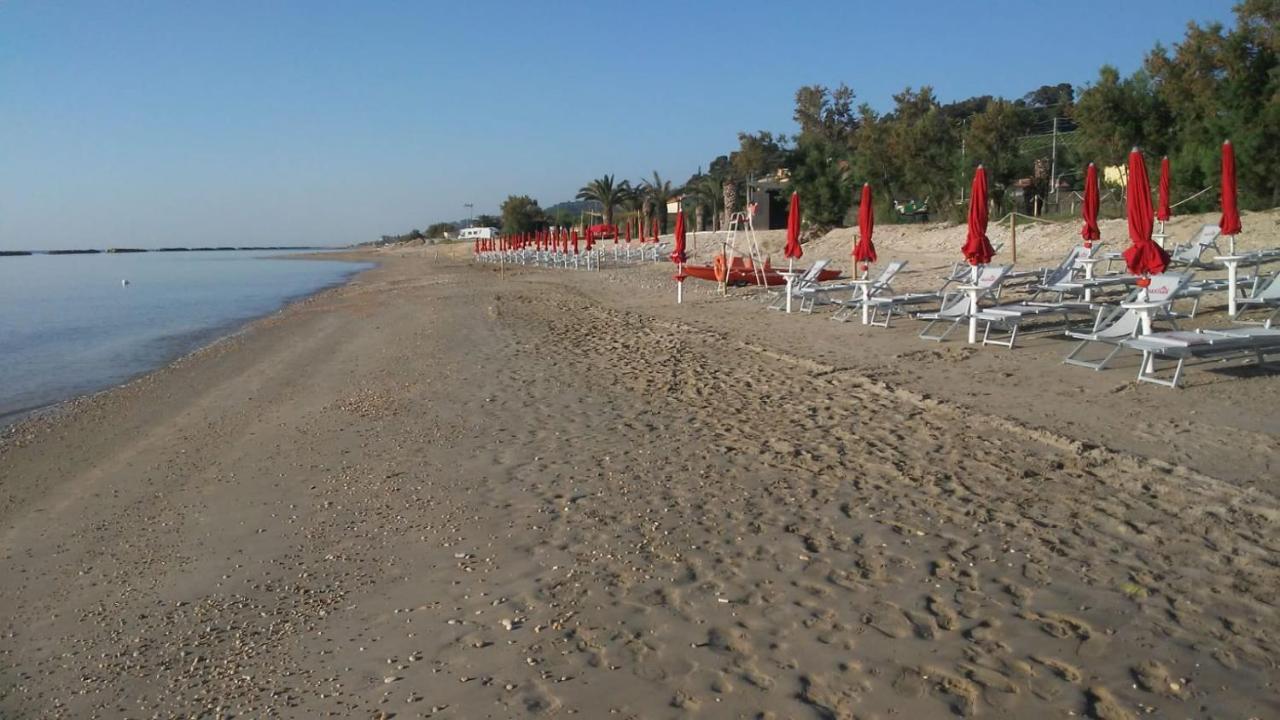 Ambruosi Village Resort & Spa Massignano Luaran gambar