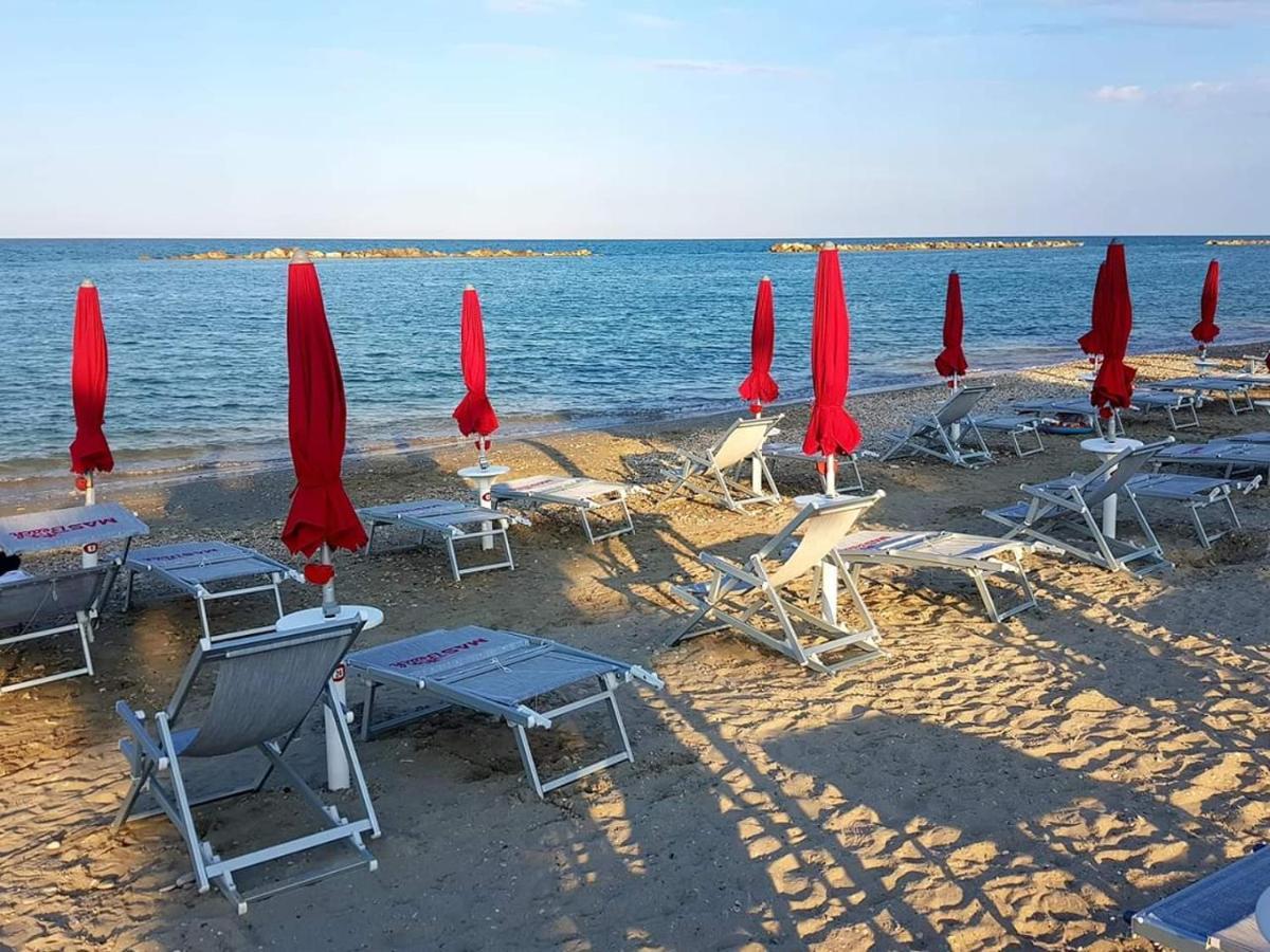 Ambruosi Village Resort & Spa Massignano Luaran gambar